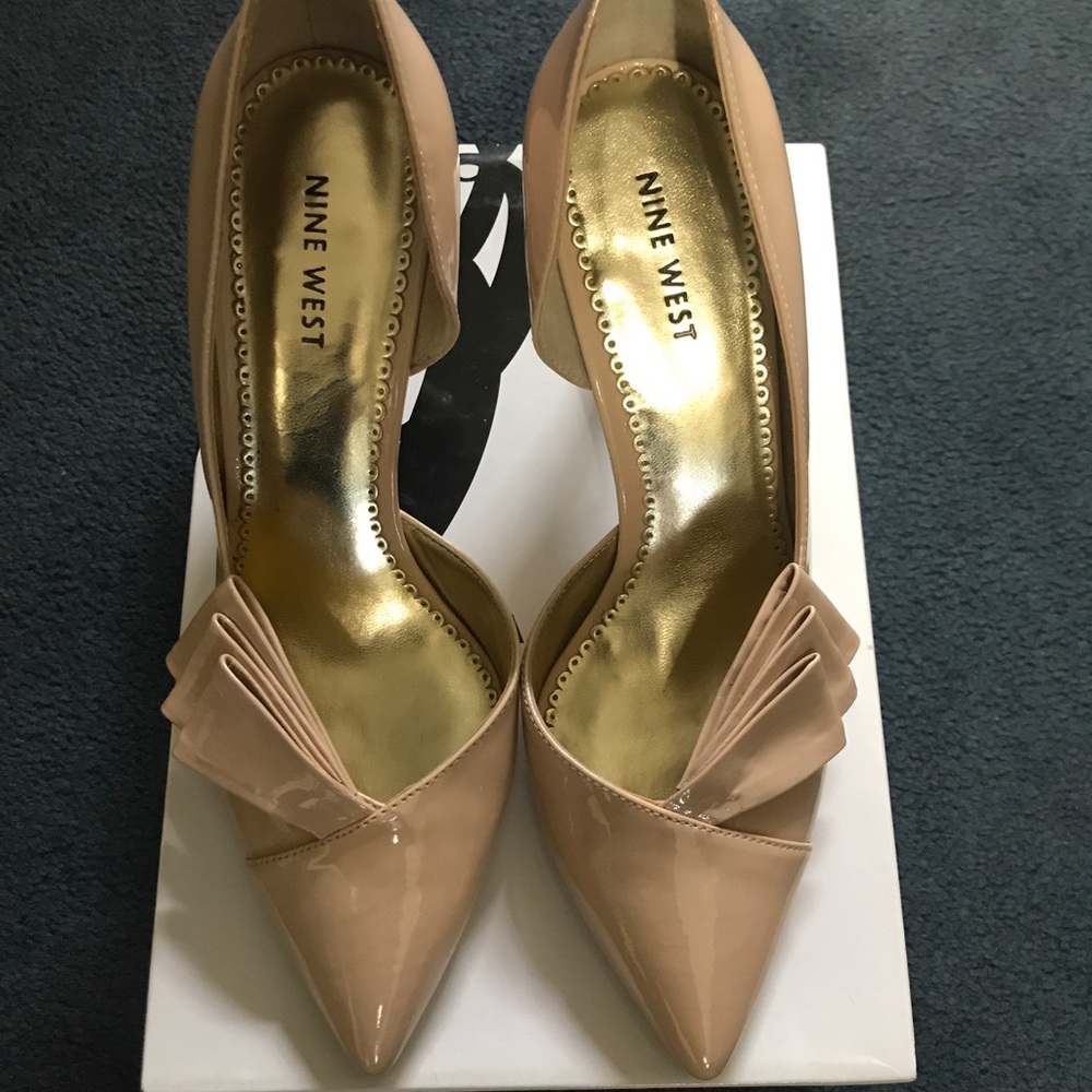 **SOLD** Nine West Leather Pumps